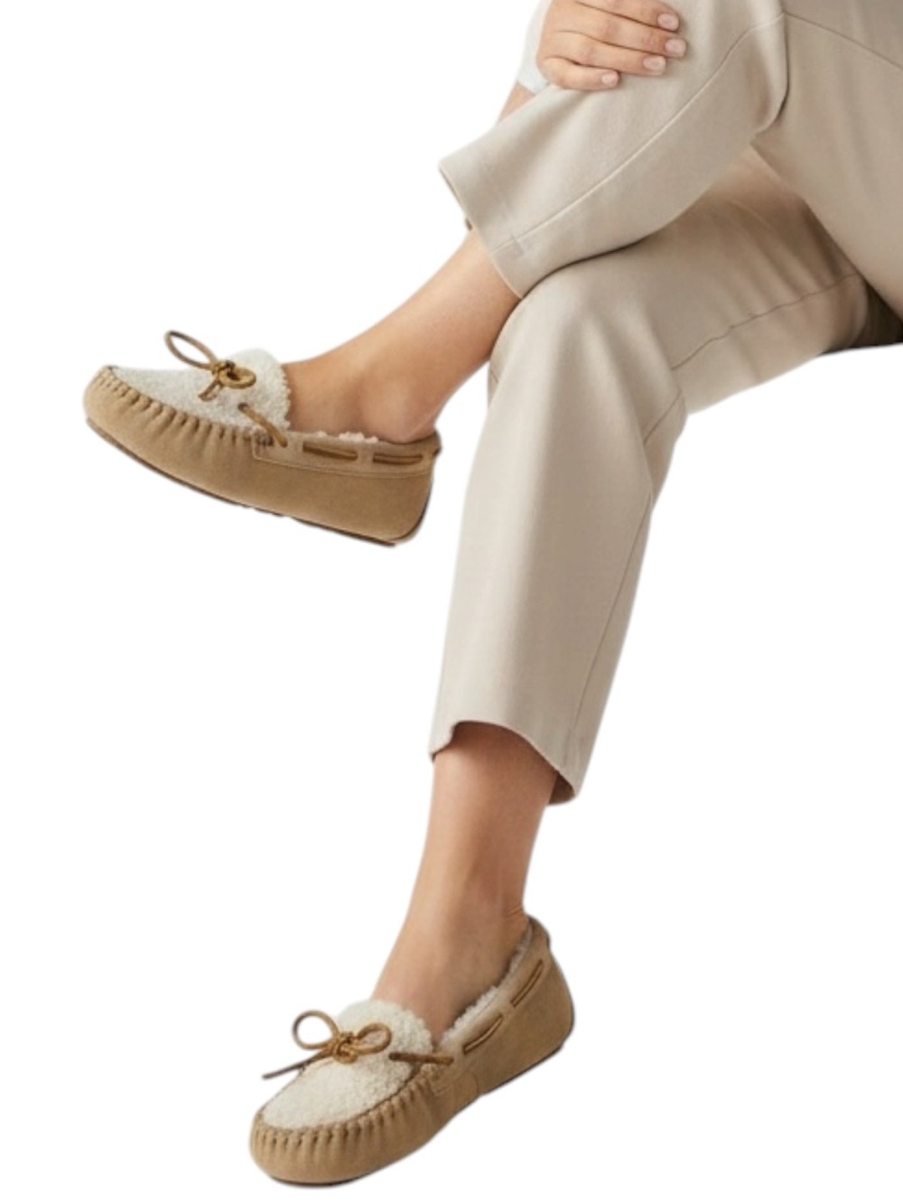 MINNETONKA Moccasin Slippers in Tan Size 8 — SUPER COZY!!!